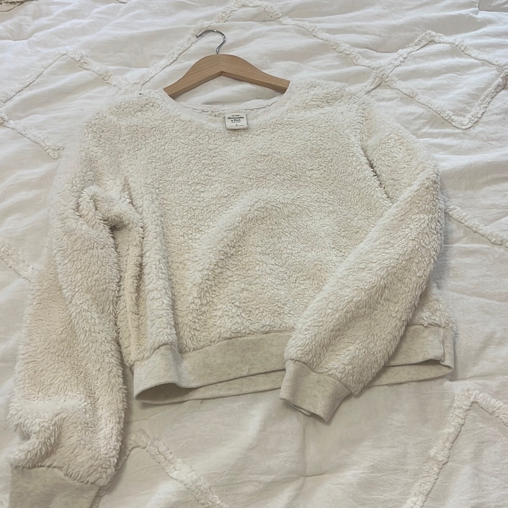 White Sherpa Abercrombie cropped sweater.